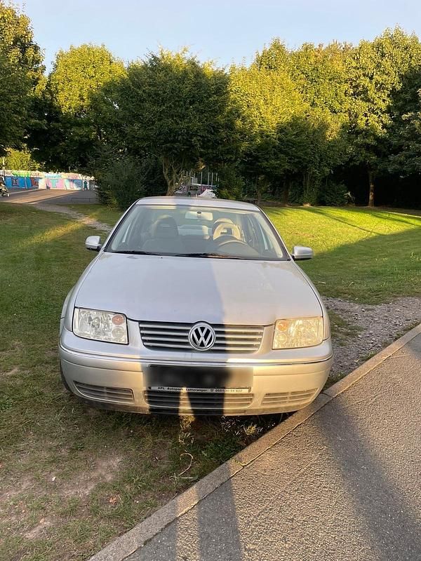 Grau Gebraucht 2000 VW Bora Limousine | 2.200 € (Fairer Preis) - Bild 1/4