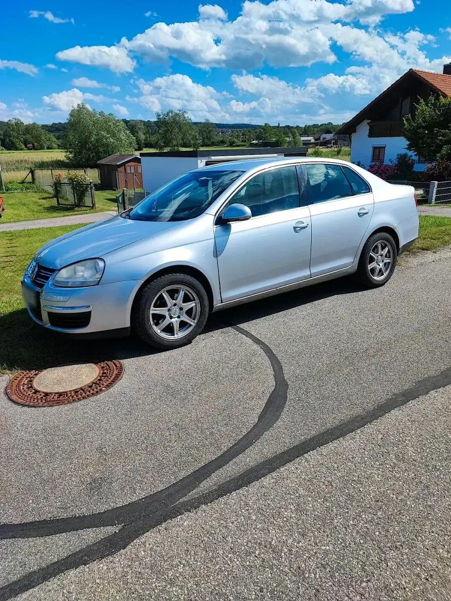 Gebraucht VW Jetta 102 PS (75 kW) 2006 Silber Limousine