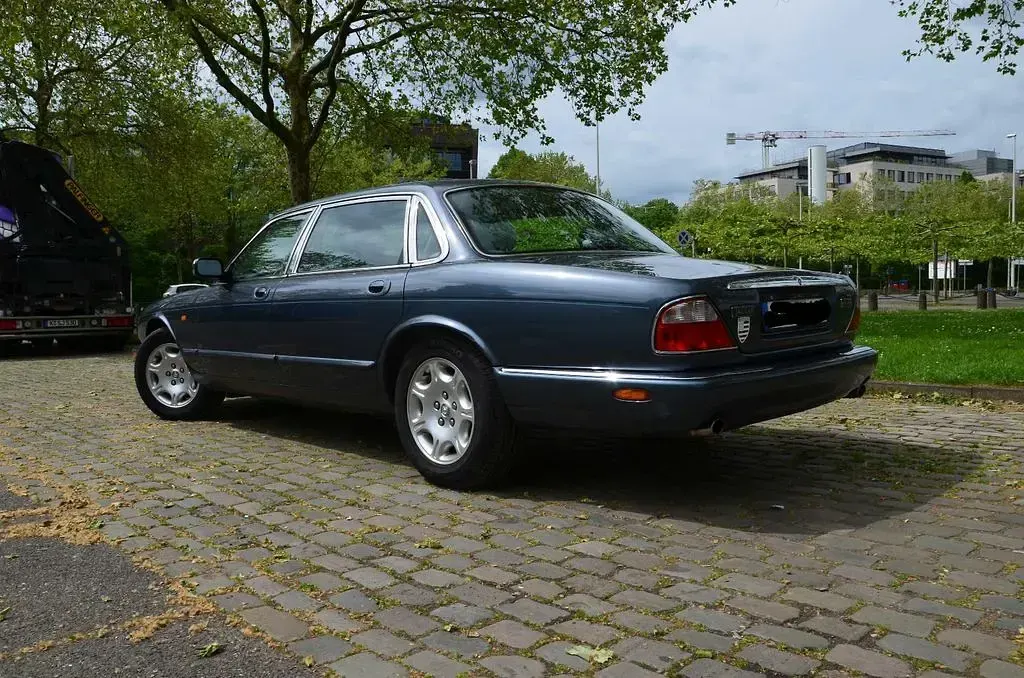 Gebraucht Jaguar XJ8 Sovereign 286 PS (210 kW) 2001 Grau Limousine