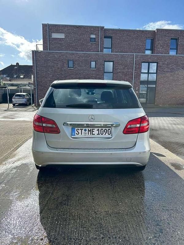 Gebraucht Mercedes B180 109 PS (80 kW) 2013 Van / Kleinbus