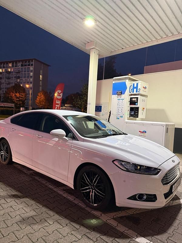 Weiß Gebraucht 2018 Ford Mondeo Limousine | 15.500 € (Guter Preis) - Bild 1/4