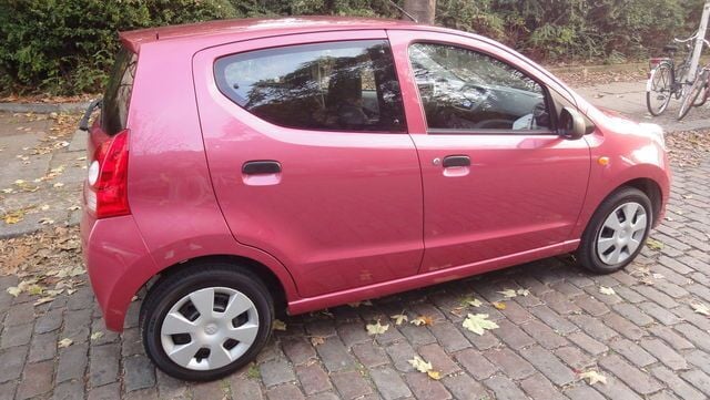 Gebraucht Suzuki Alto Club 68 PS (50 kW) 2009 Andere farbe metallic Kleinwagen