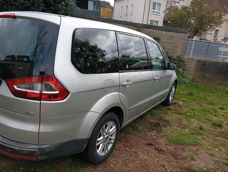 Silber Gebraucht 2007 Ford Galaxy Van / Kleinbus | 5.500 € - Bild 1/4