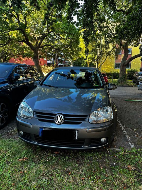 Grau Gebraucht 2006 VW Golf V Limousine | 1.999 € (Fairer Preis) - Bild 1/4