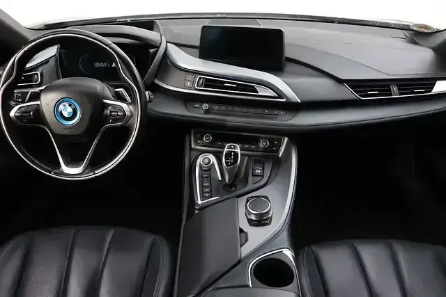 Gebraucht BMW i8 Performance 362 PS (266 kW) 2017 Ionic silver mit akzent bmw i