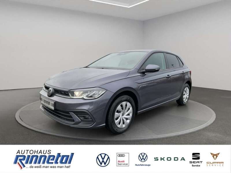Rauchgrau metallic Neu 2024 VW Polo Life Limousine | 26.556 € (Etwas zu teuer) - Bild 1/4