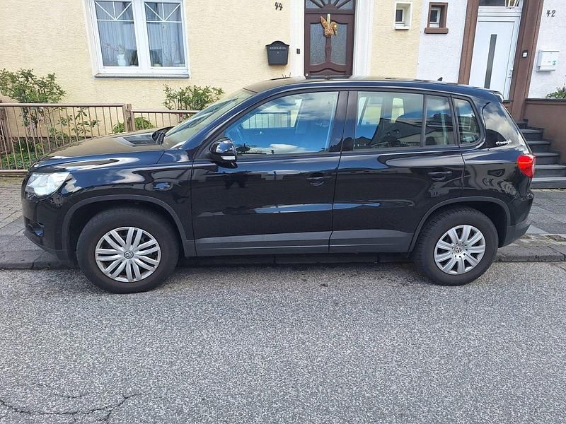 Second-hand VW Tiguan Freestyle 122 CP (89 kW) 2011 Negru SUV