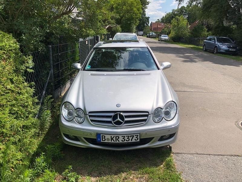 Silber Gebraucht 2009 Mercedes CLK200 Elegance Coupé | 8.400 € (Fairer Preis) - Bild 1/4