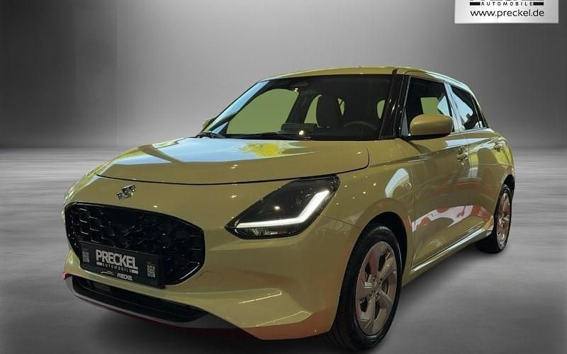Neu Suzuki Swift Comfort 83 PS (61 kW) 2025 Gelb Kleinwagen