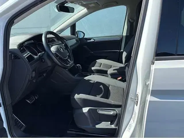 Gebraucht VW Touran Active 150 PS (110 kW) 2021 Pure white Van / Kleinbus
