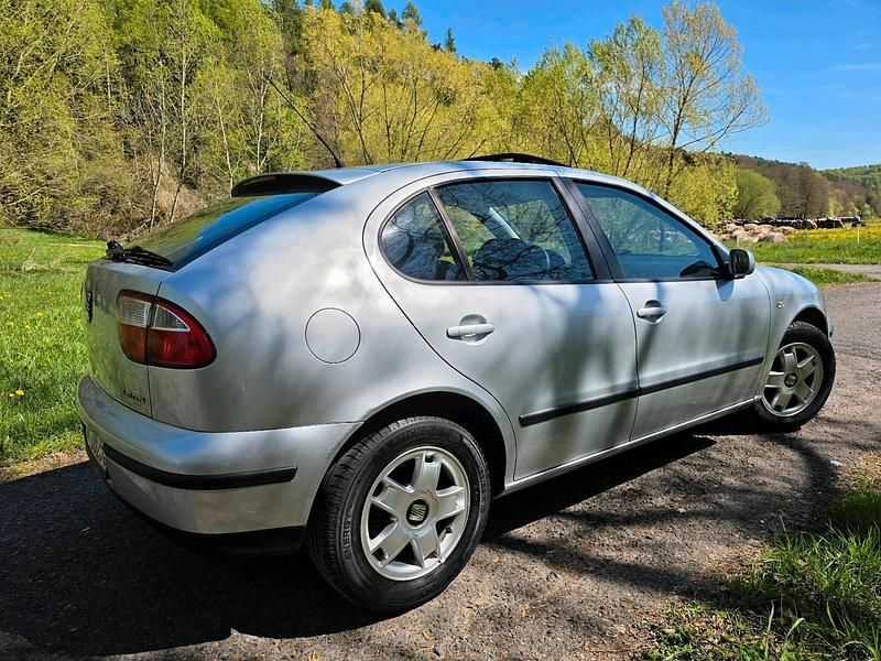 Usata Seat Leon 75 CV (55 kW) 2001 Argento Utilitaria