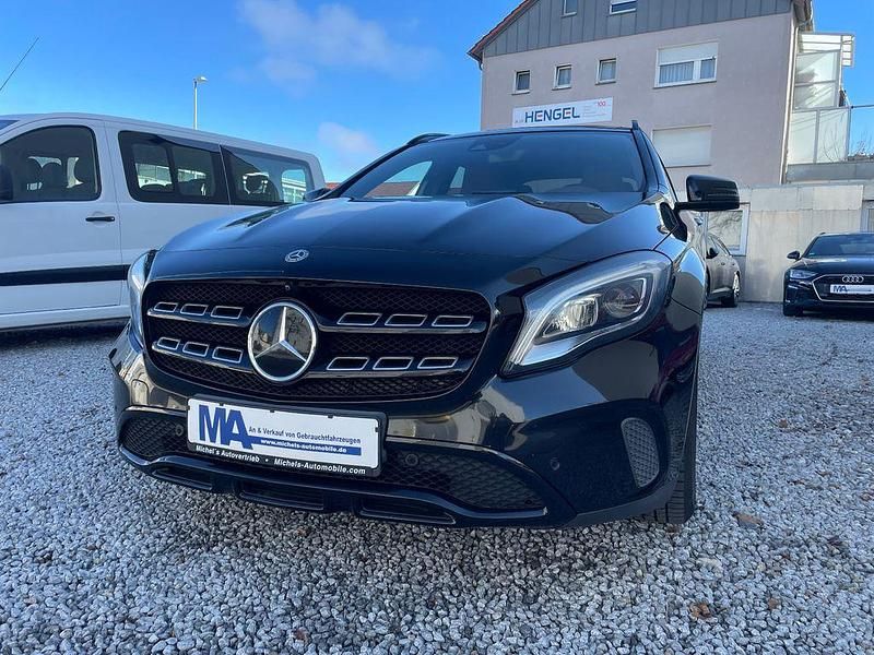 Gebraucht Mercedes GLA250 211 PS (155 kW) 2018 Schwarz SUV