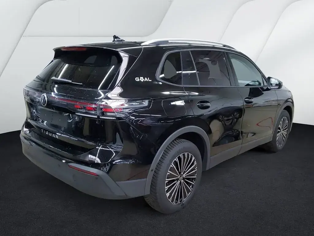 Gebraucht VW Tiguan Goal 150 PS (110 kW) 2025 Schwarz SUV