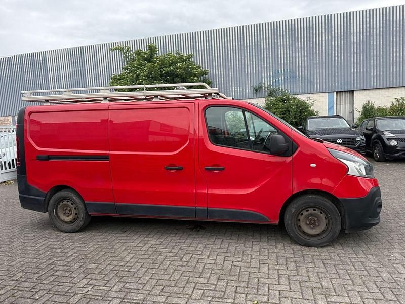Gebraucht Renault Trafic 125 PS (91 kW) 2017 Rot Van / Kleinbus