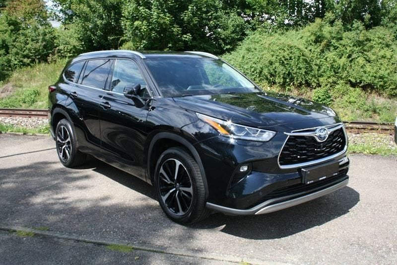 Tiefschwarz metallic Gebraucht 2022 Toyota Highlander Luxury SUV | 51.555 € (Guter Preis) - Bild 1/2