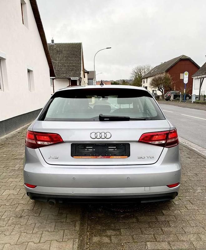 Gebraucht Audi A3 116 PS (85 kW) 2019 Grau Limousine
