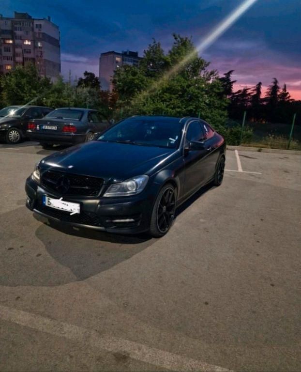 Schwarz Gebraucht 2011 Mercedes 250 Coupé | 13.000 € - Bild 1/4