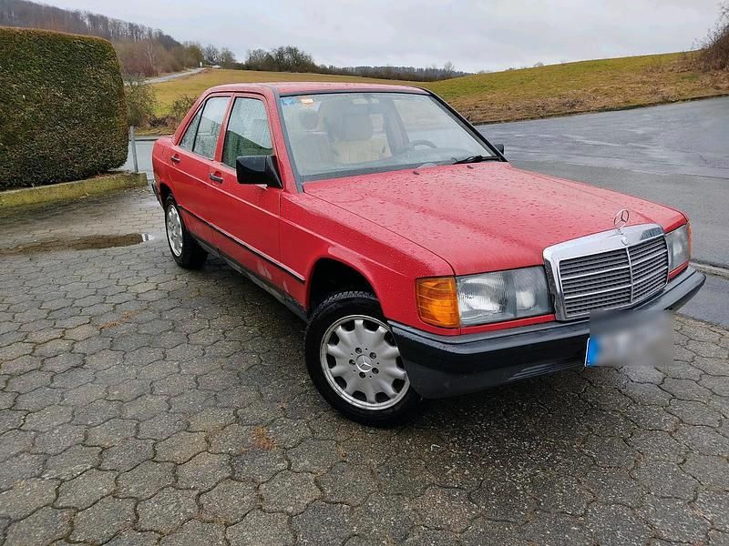 Gebraucht Mercedes 190 72 PS (52 kW) 1987 Rot Limousine