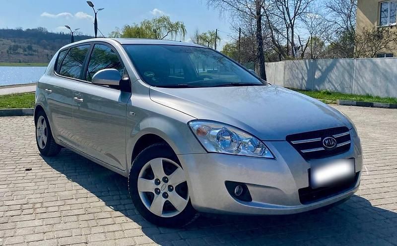 Gebraucht Kia Ceed 80 PS (58 kW) 2009 Grau Kleinwagen