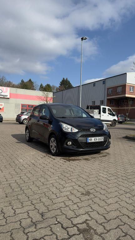 Gebraucht Hyundai i10 Classic 67 PS (49 kW) 2015 Schwarz Kleinwagen