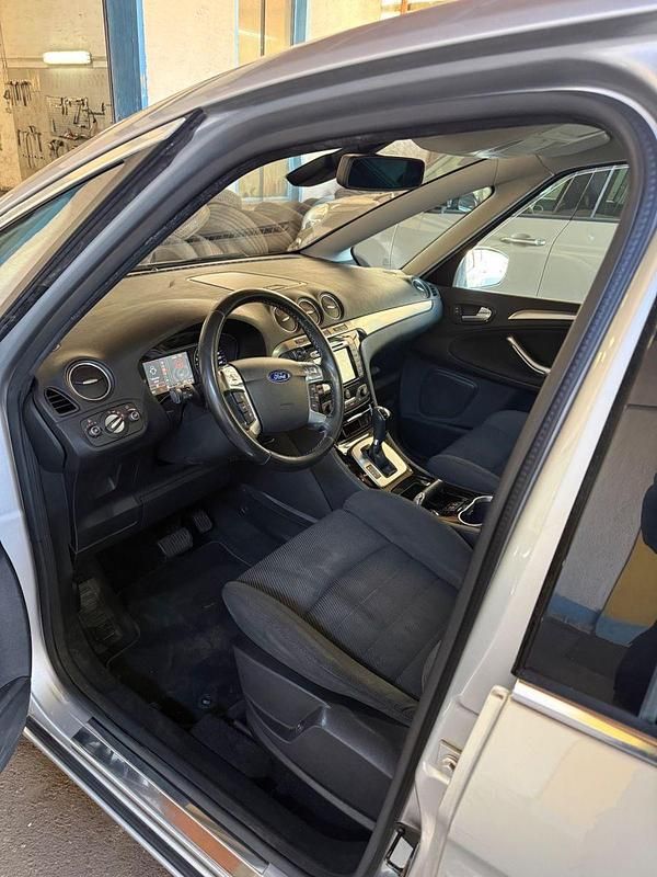 Gebraucht Ford S-MAX Titanium 163 PS (119 kW) 2010 Silber Van / Kleinbus