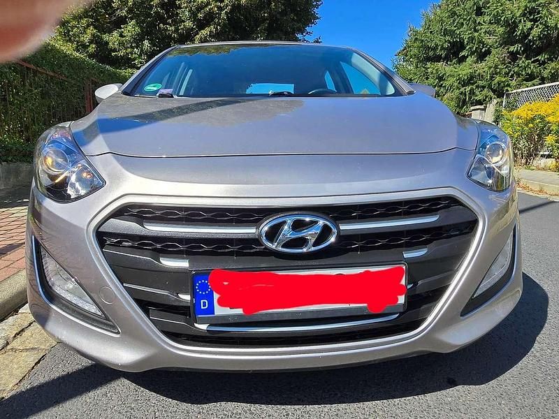 Gebraucht Hyundai i30 Passion 135 PS (99 kW) 2017 Beige Limousine