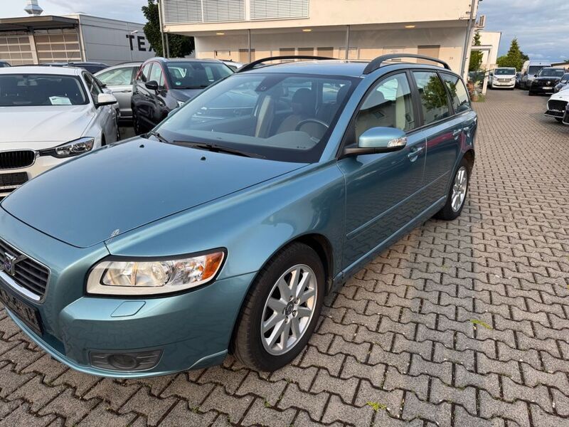 Blau Gebraucht 2007 Volvo V50 Momentum Kombi | 6.600 € (Teuer) - Bild 1/4