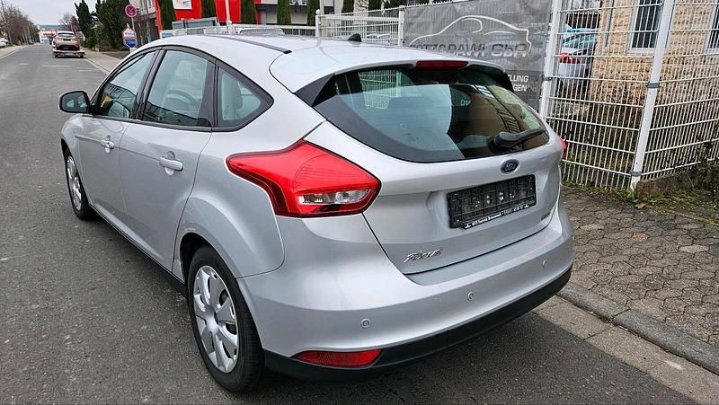 Gebraucht Ford Focus 101 PS (74 kW) 2015 Silber Kleinwagen