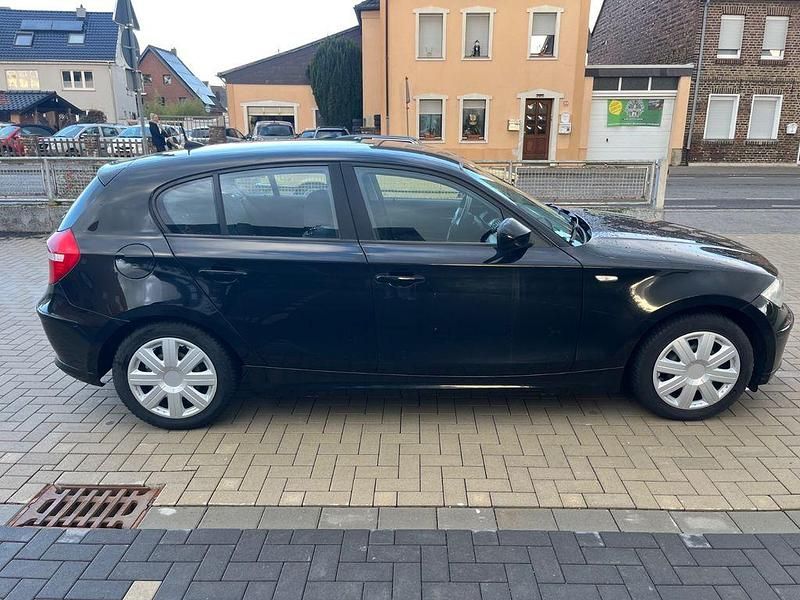 Gebraucht BMW 116 Advantage 122 PS (89 kW) 2010 Schwarz Kleinwagen