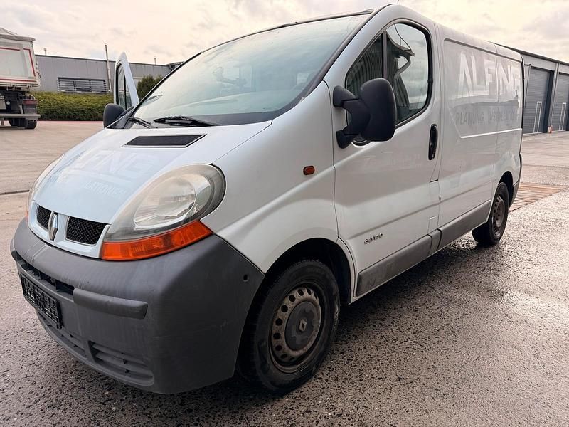Gebraucht Renault Traffic 100 PS (73 kW) 2006 Weiß Limousine