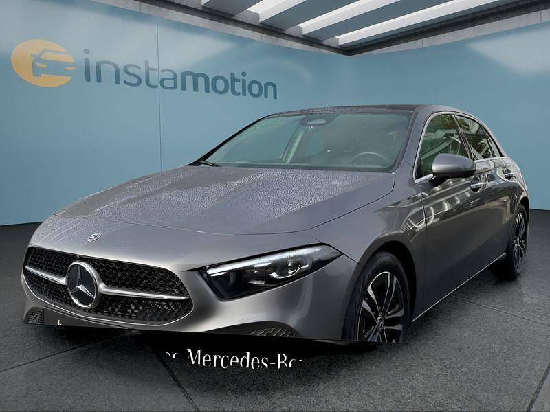 Grau Gebraucht 2024 Mercedes A250 Kleinwagen | 32.649 € (Guter Preis) - Bild 1/4