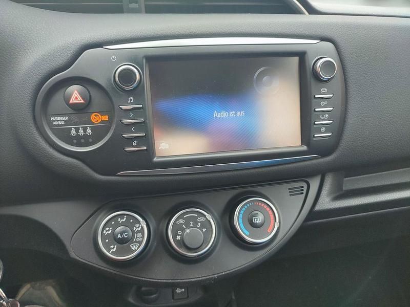 Gebraucht Toyota Yaris 111 PS (81 kW) 2017 Blau Limousine