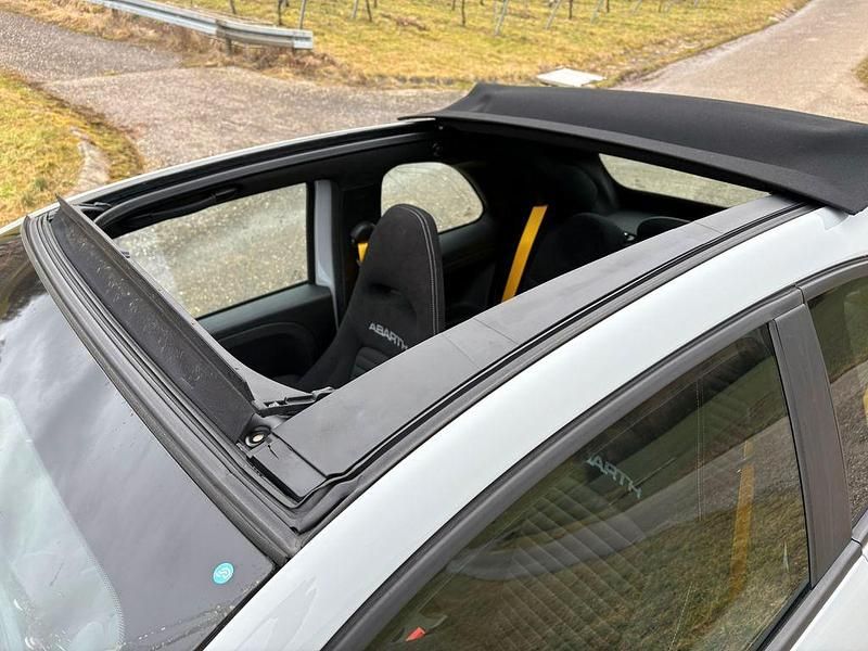 Gebraucht Abarth 695 179 PS (131 kW) 2023 Grau Kleinwagen