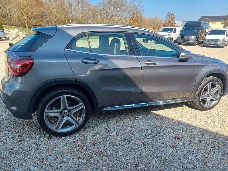 Gebraucht Mercedes GLA180 AMG 122 PS (89 kW) 2018 Grau SUV