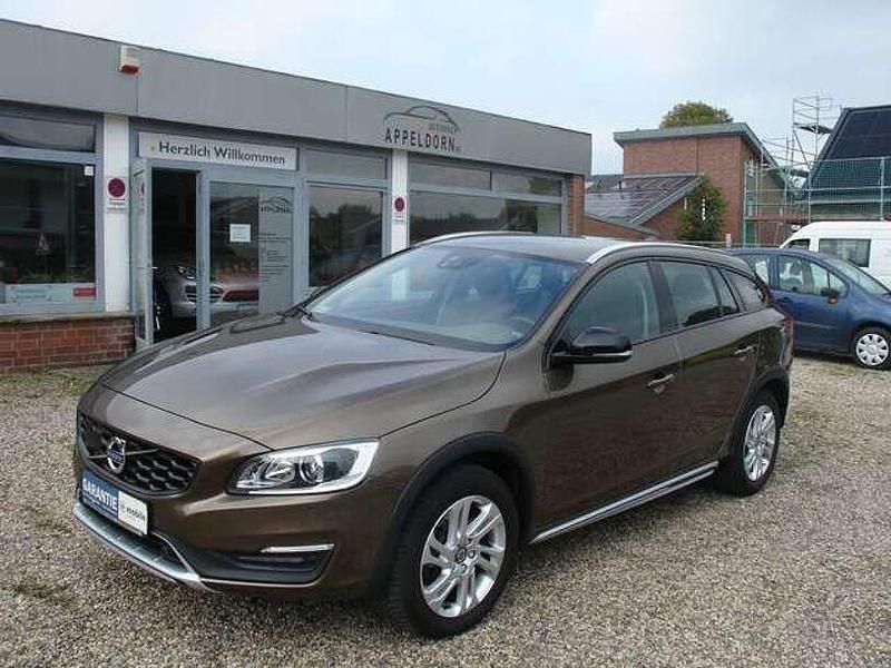 700 twilight bronze / metallic Gebraucht 2018 Volvo V60 CC Plus Kombi | 18.950 € - Bild 1/4
