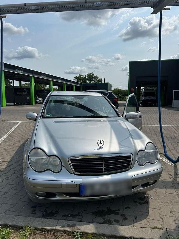 Silber Gebraucht 2003 Mercedes C180 Classic Limousine | 1.500 € (Superpreis) - Bild 1/4