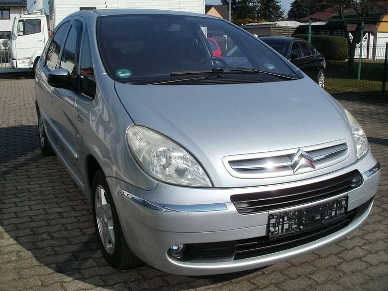Silber Gebraucht 2005 Citroën Xsara Picasso Comfort Van / Kleinbus | 3.190 € (Teuer) - Bild 1/4