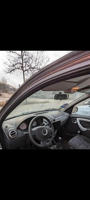 Silber Gebraucht 2009 Dacia Logan Lauréate Limousine | 3.500 € (Etwas zu teuer) - Bild 1/4