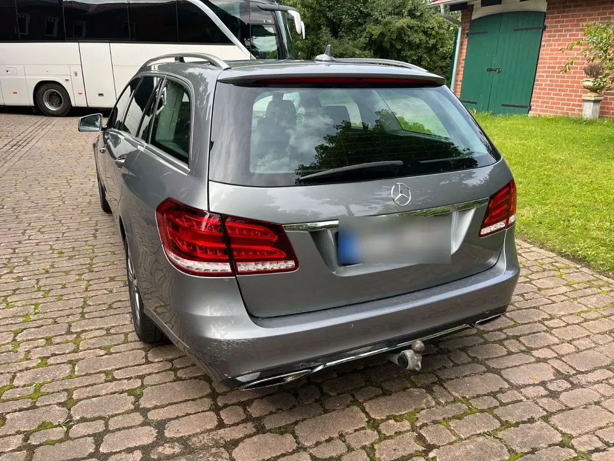Gebraucht Mercedes E220 Edition 170 PS (125 kW) 2014 Grau Kombi