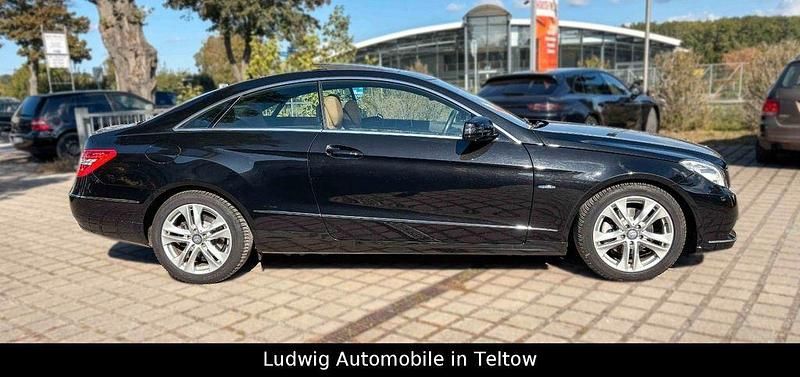 Gebraucht Mercedes E200 Avantgarde 184 PS (135 kW) 2010 Obsidianschwarz metallic Coupé