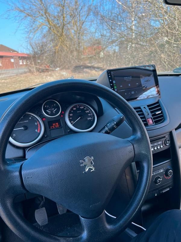 Gebraucht Peugeot 207 105 PS (77 kW) 2011 Grau Coupé