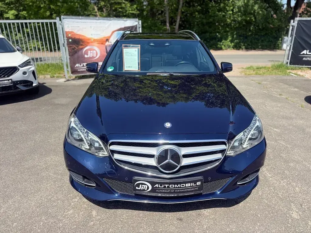 Gebraucht Mercedes E300 204 PS (150 kW) 2013 Blau Limousine