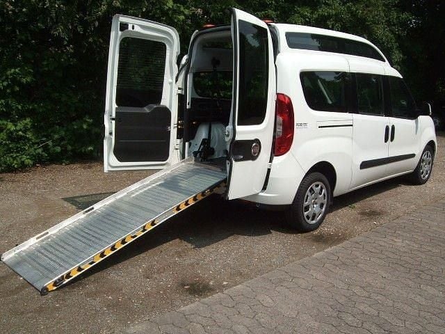 Weiß Gebraucht 2021 Fiat Doblò Van / Kleinbus | 13.750 € (Teuer) - Bild 1/4