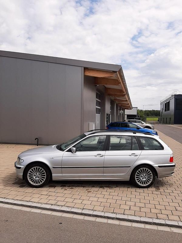 Gebraucht BMW 330 204 PS (150 kW) 2003 Silber Kombi