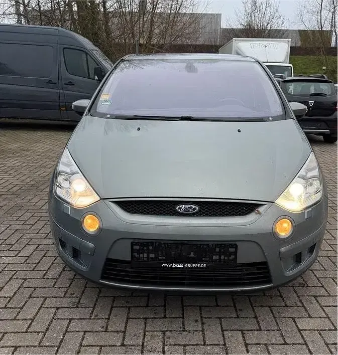 Gebraucht Ford S-MAX Titanium 140 PS (102 kW) 2010 Grau Van / Kleinbus