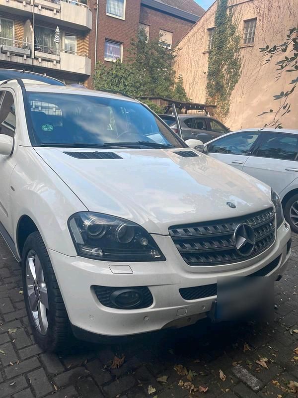 Weiß Gebraucht 2008 Mercedes 320 Kombi | 4.999 € (Fairer Preis) - Bild 1/4