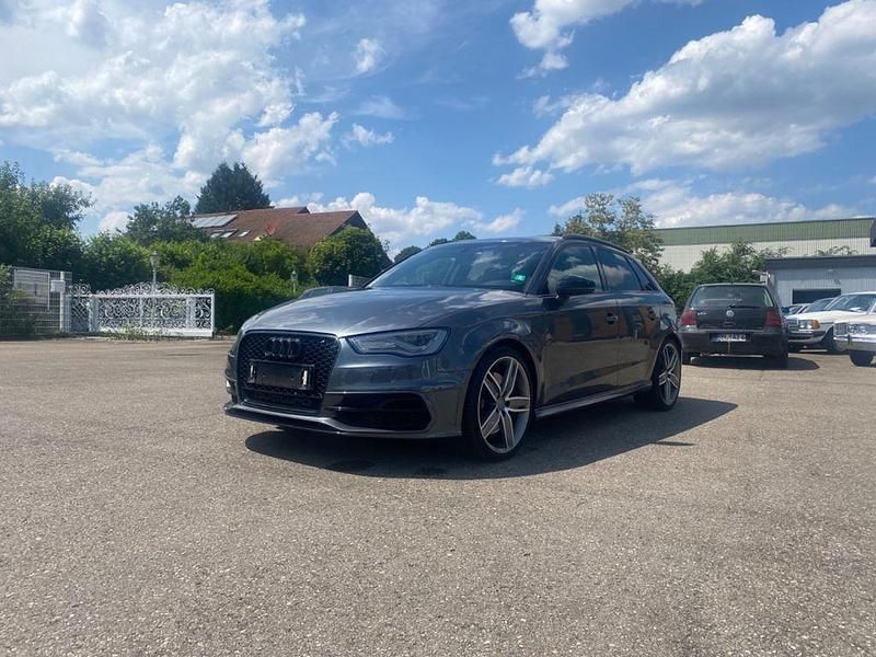 Grau Gebraucht 2015 Audi S3 Sport Limousine | 19.990 € (Guter Preis) - Bild 1/4