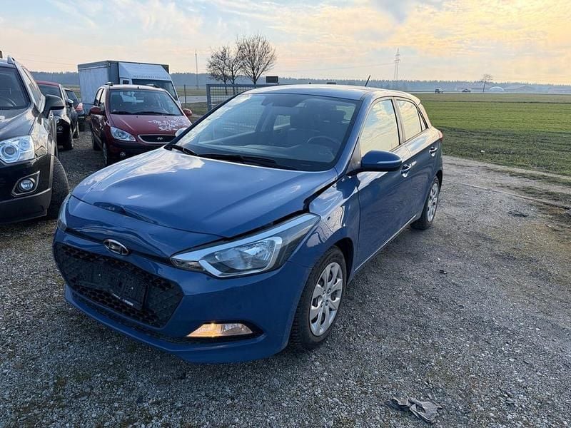 Gebraucht Hyundai i20 Trend 84 PS (61 kW) 2017 Blau Limousine
