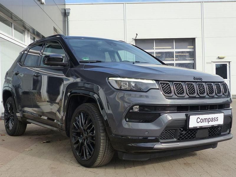 Gebraucht Jeep Compass 131 PS (96 kW) 2024 Grau SUV