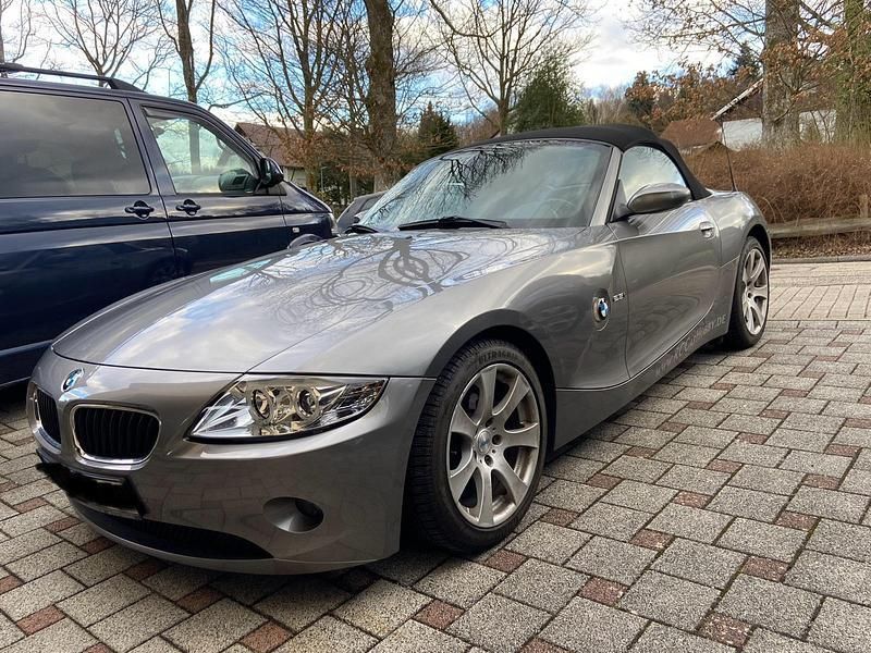 Beige Gebraucht 2003 BMW Z4 Cabrio | 10.300 € (Fairer Preis) - Bild 1/4